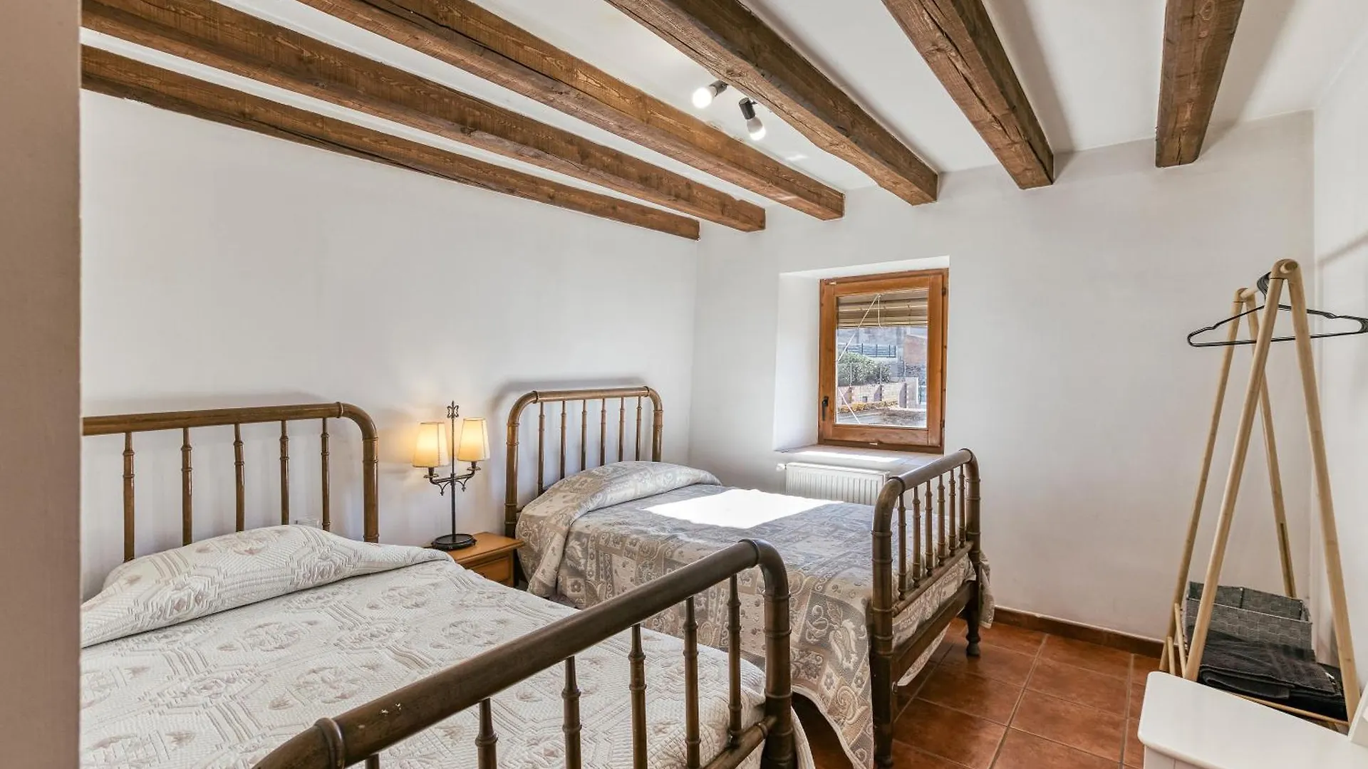 Cal Matali Guest House Espolla